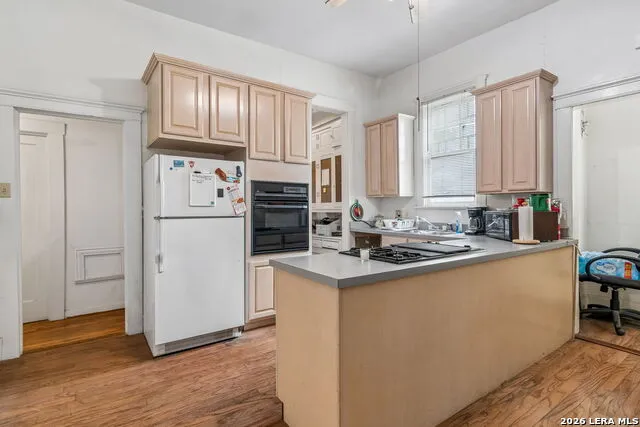 1032 W Woodlawn San Antonio, TX 78201