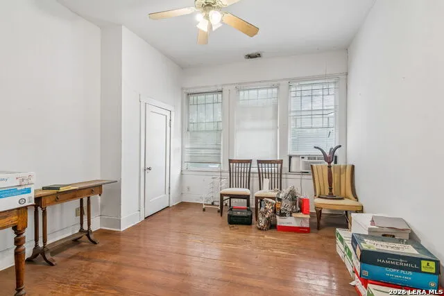 1032 W Woodlawn San Antonio, TX 78201
