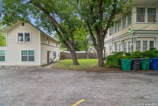 1032 W Woodlawn San Antonio, TX 78201