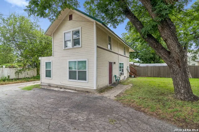 1032 W Woodlawn San Antonio, TX 78201