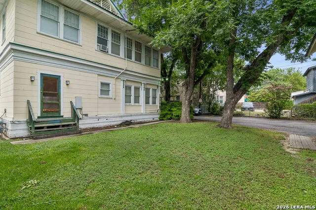 1032 W Woodlawn San Antonio, TX 78201