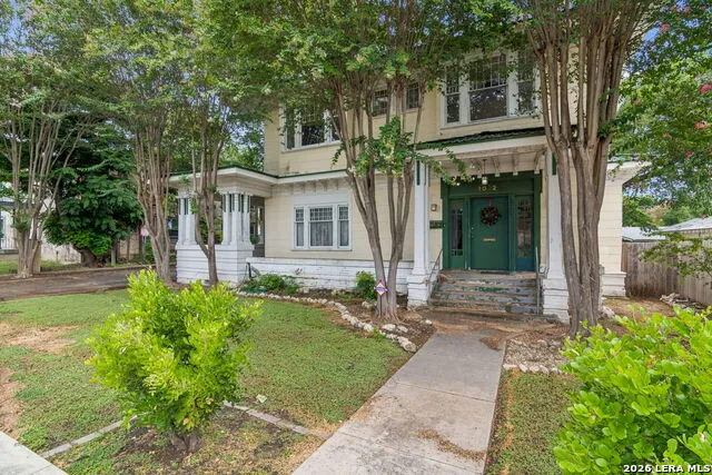 1032 W Woodlawn San Antonio, TX 78201