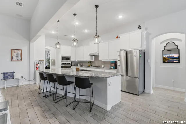 175 WAGON LN Castroville, TX 78009
