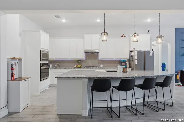175 WAGON LN Castroville, TX 78009