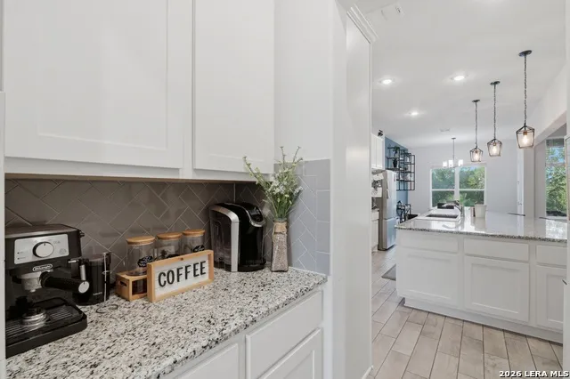 175 WAGON LN Castroville, TX 78009