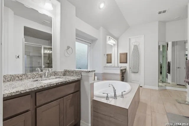 175 WAGON LN Castroville, TX 78009