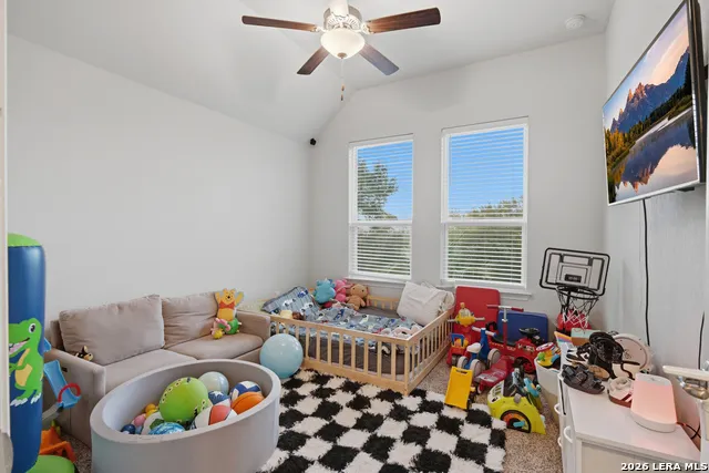 175 WAGON LN Castroville, TX 78009
