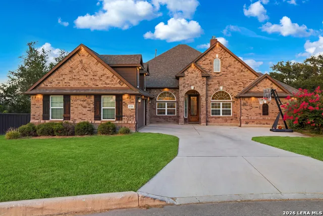 175 WAGON LN Castroville, TX 78009
