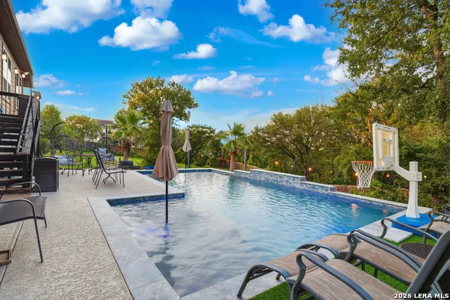 175 WAGON LN Castroville, TX 78009
