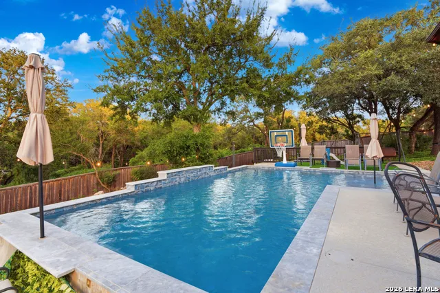 175 WAGON LN Castroville, TX 78009
