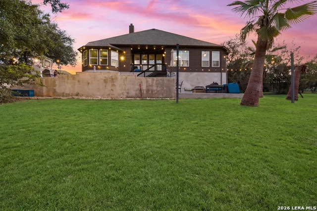 175 WAGON LN Castroville, TX 78009