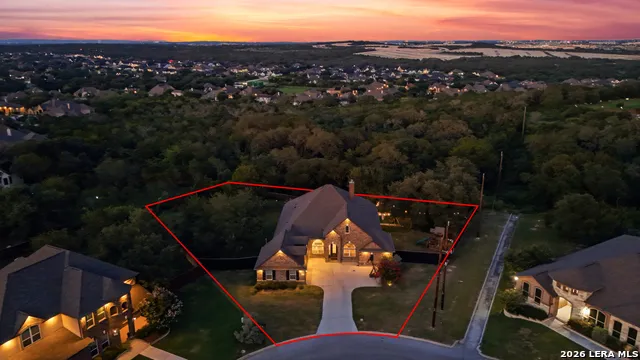 175 WAGON LN Castroville, TX 78009