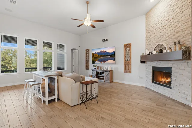 175 WAGON LN Castroville, TX 78009