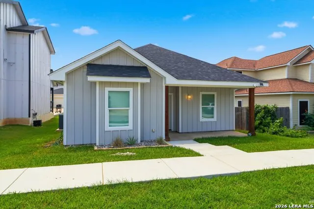 133 Lark Hill Rd Floresville, TX 78114
