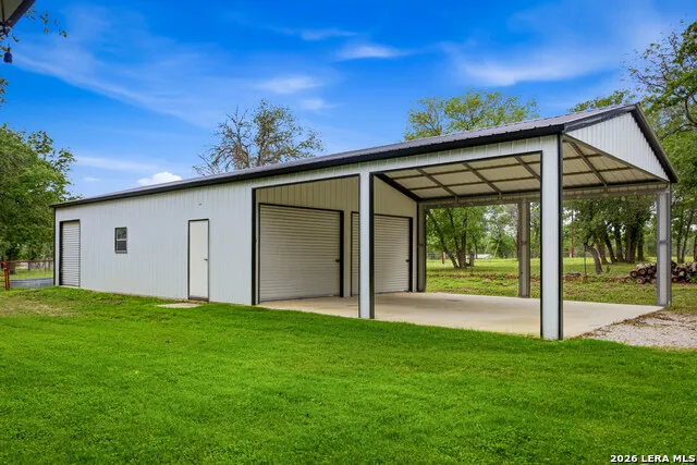 206 S Palo Alto Drive Floresville, TX 78114