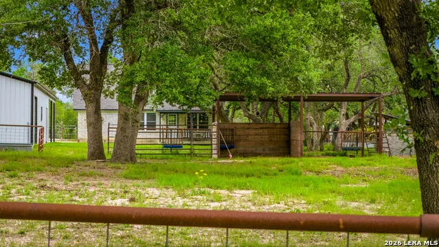 206 S Palo Alto Drive Floresville, TX 78114