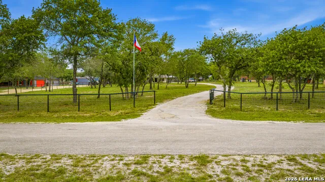 206 S Palo Alto Drive Floresville, TX 78114