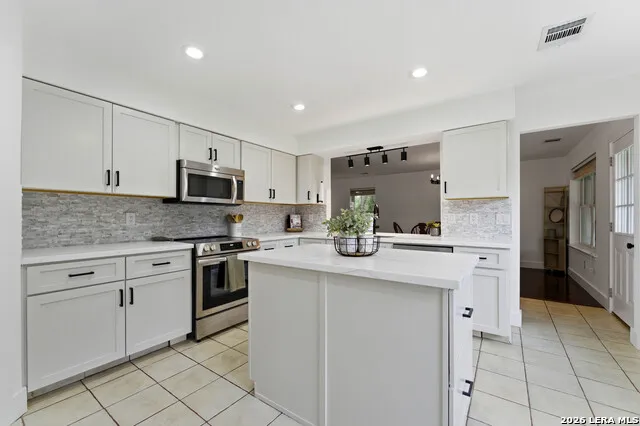 206 S Palo Alto Drive Floresville, TX 78114