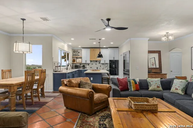 1040 County Road 2720 Mico, TX 78056