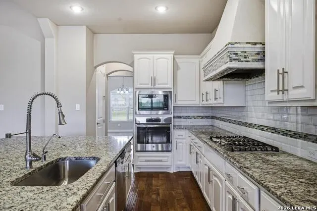 287 Cascade Trail Castroville, TX 78009