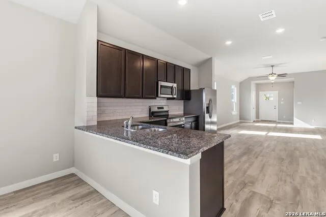 11122 Schmidt Lane Converse, TX 78109
