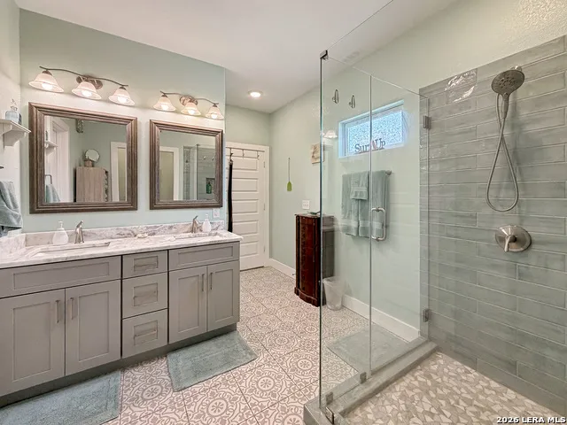 2872 Lakeview Canyon Lake, TX 78133