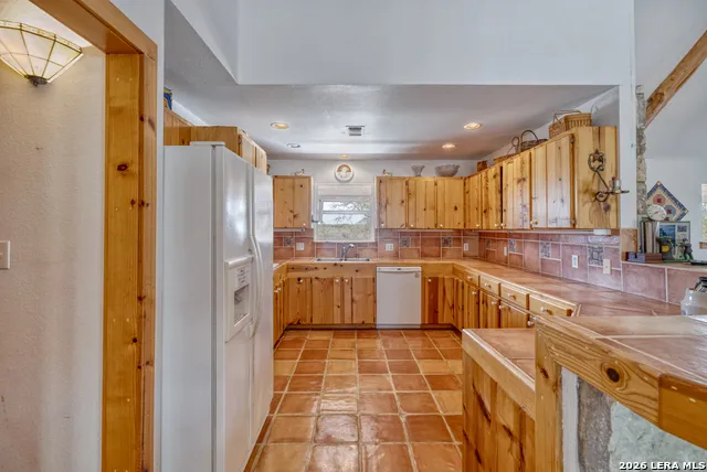 2292 County Road 400 Uvalde, TX 78801