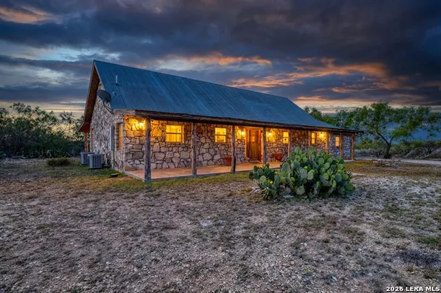 2292 County Road 400 Uvalde, TX 78801