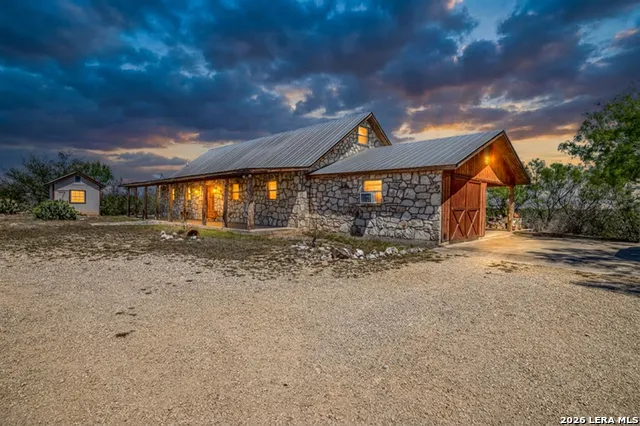 2292 County Road 400 Uvalde, TX 78801