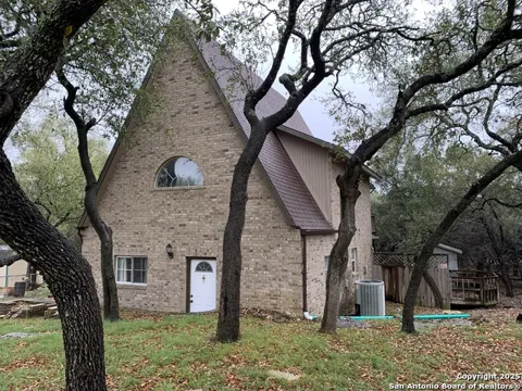 1076 Eastview
