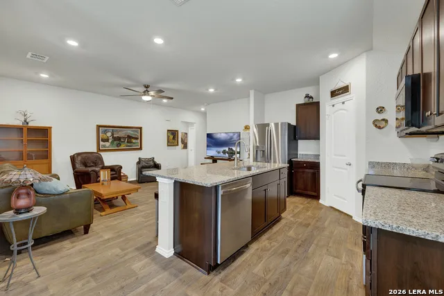 809 Nodding Nixie Seguin, TX 78155