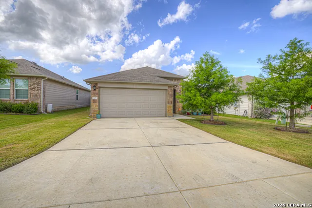 809 Nodding Nixie Seguin, TX 78155