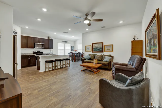 809 Nodding Nixie Seguin, TX 78155