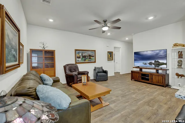 809 Nodding Nixie Seguin, TX 78155