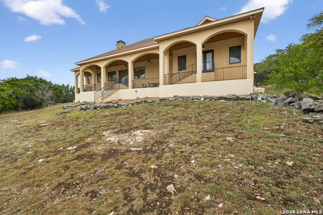 1076 SADDLEBACK RIDGE TRL Bandera, TX 78003