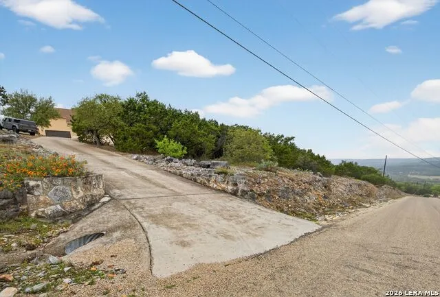 1076 SADDLEBACK RIDGE TRL Bandera, TX 78003