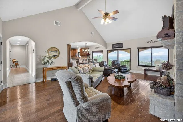1076 SADDLEBACK RIDGE TRL Bandera, TX 78003