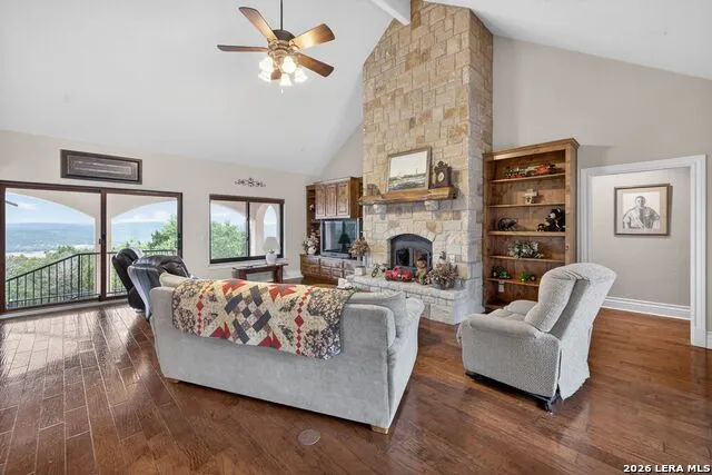 1076 SADDLEBACK RIDGE TRL Bandera, TX 78003