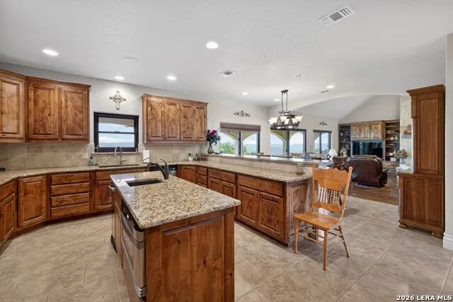1076 SADDLEBACK RIDGE TRL Bandera, TX 78003