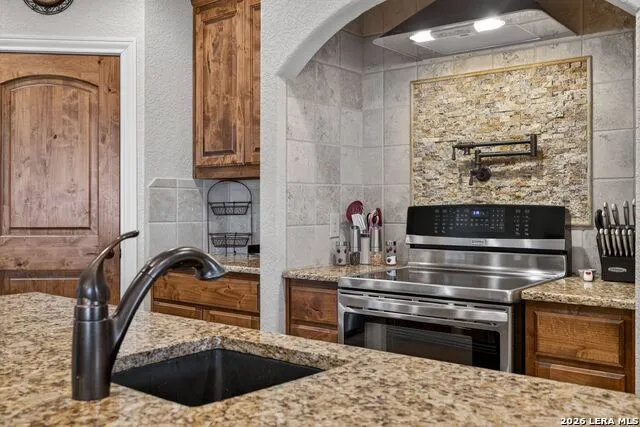 1076 SADDLEBACK RIDGE TRL Bandera, TX 78003