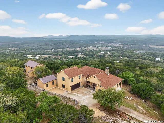 1076 SADDLEBACK RIDGE TRL Bandera, TX 78003