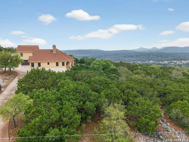 1076 SADDLEBACK RIDGE TRL Bandera, TX 78003