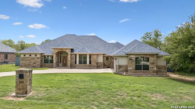 107 Oakview Floresville, TX 78114