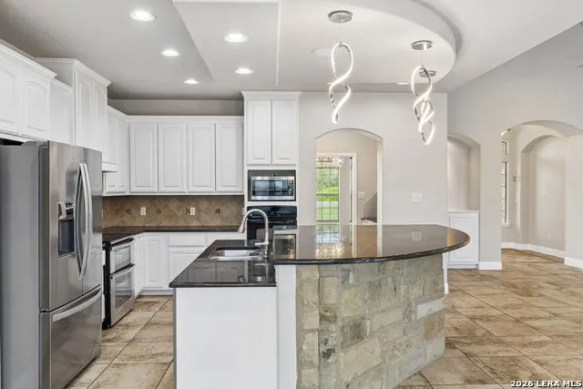 107 Oakview Floresville, TX 78114