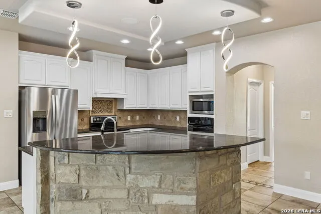 107 Oakview Floresville, TX 78114