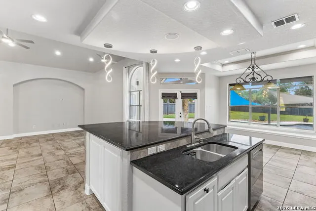107 Oakview Floresville, TX 78114