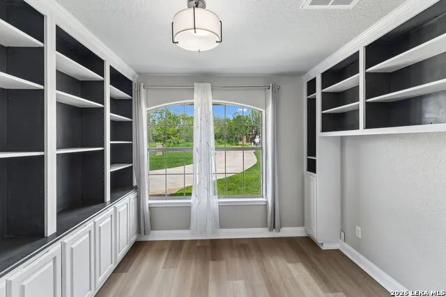 107 Oakview Floresville, TX 78114