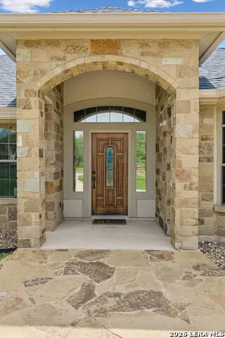 107 Oakview Floresville, TX 78114