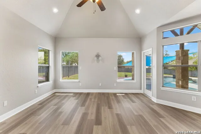 107 Oakview Floresville, TX 78114