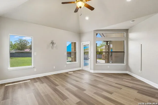 107 Oakview Floresville, TX 78114